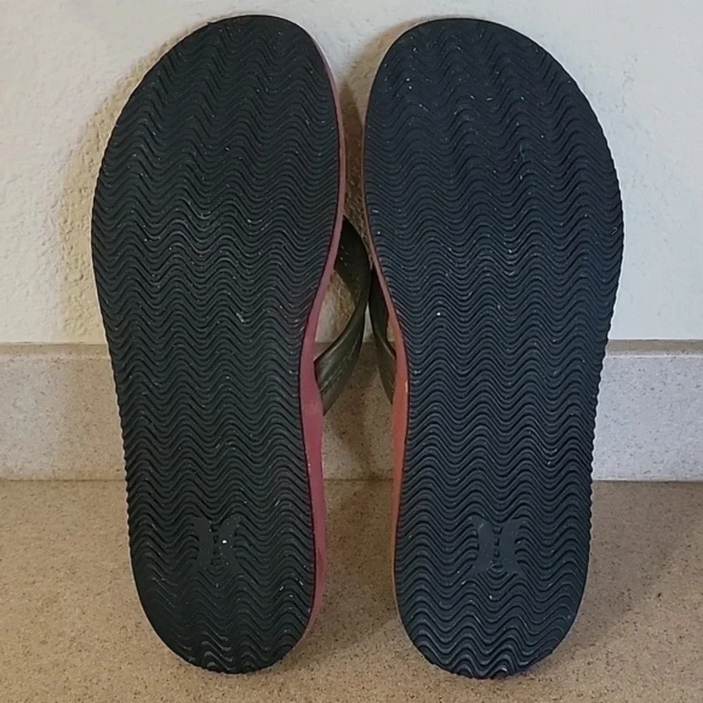 *MEN'S HURLEY LEATHER FLIP FLOPS SANDA)S (sz 7)‎